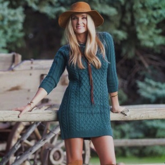 MAK Dresses & Skirts - Fitted Cable Knit Scoopneck Sweater Dress